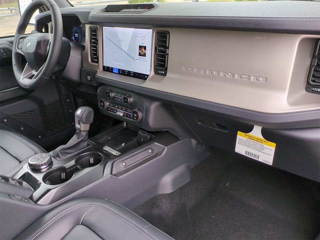2025 Ford Bronco Outer Banks 12