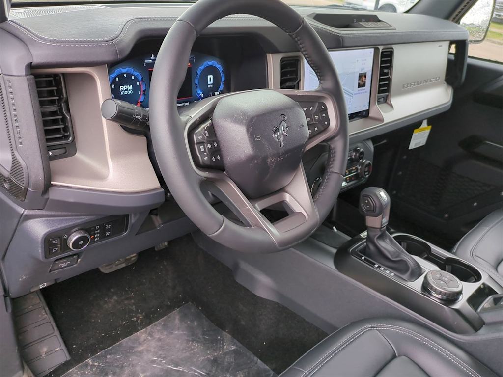 2025 Ford Bronco Outer Banks 2