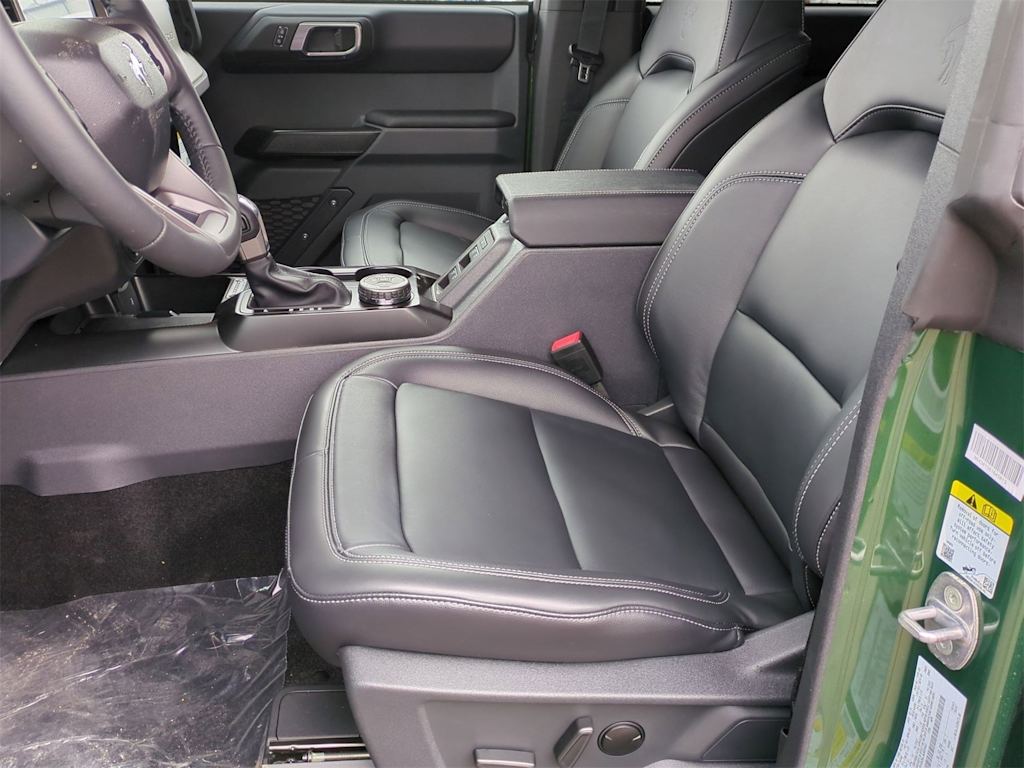 2025 Ford Bronco Outer Banks 9