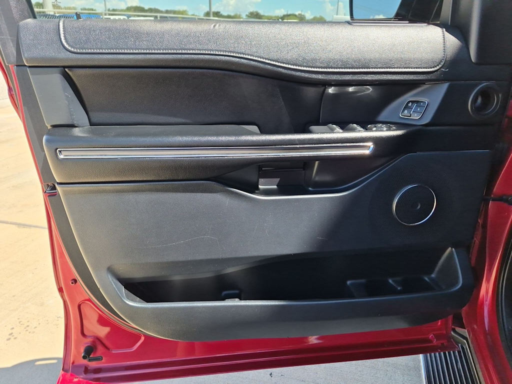 Thumbnail: 2020 Ford Expedition - 32