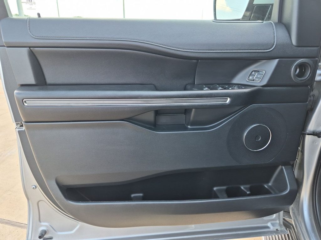 Thumbnail: 2020 Ford Expedition - 32