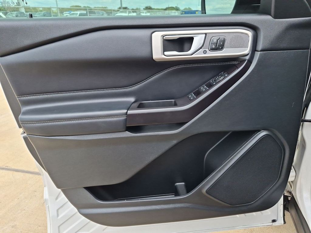 Thumbnail: 2020 Ford Explorer - 32