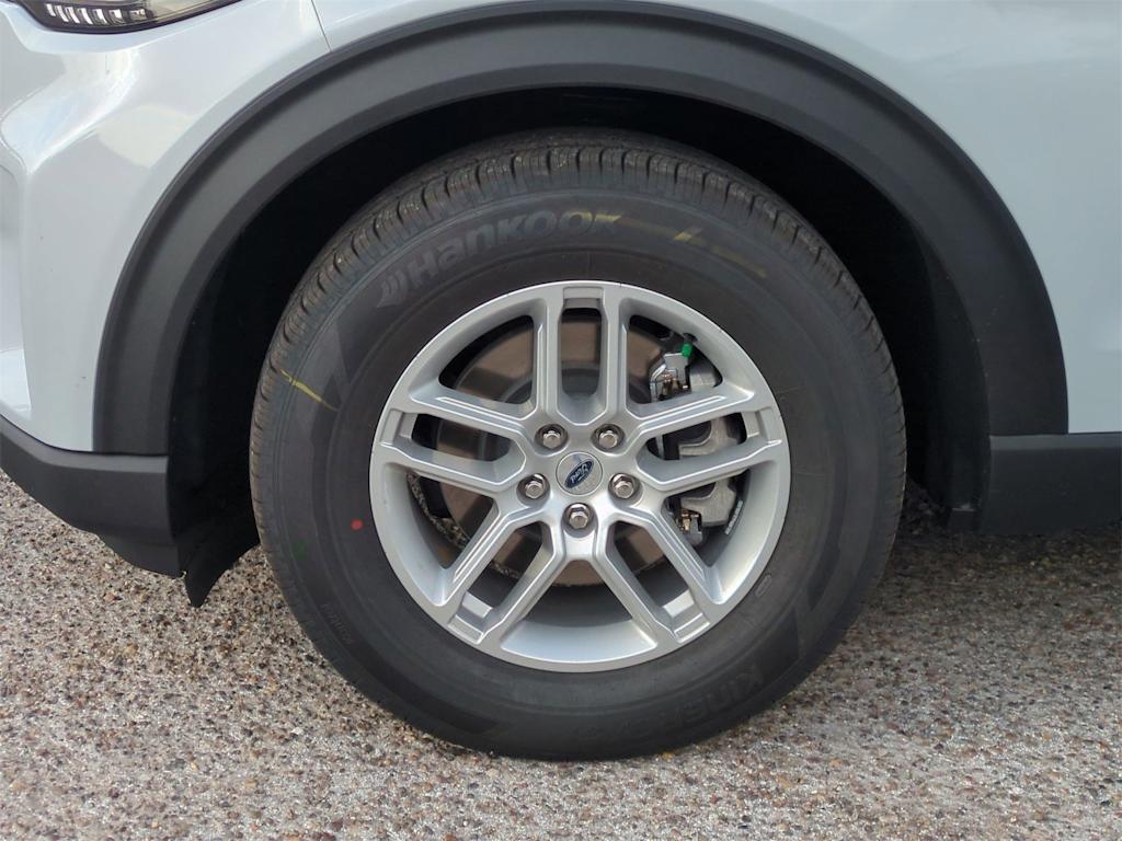 Thumbnail: 2025 Ford Explorer - 8