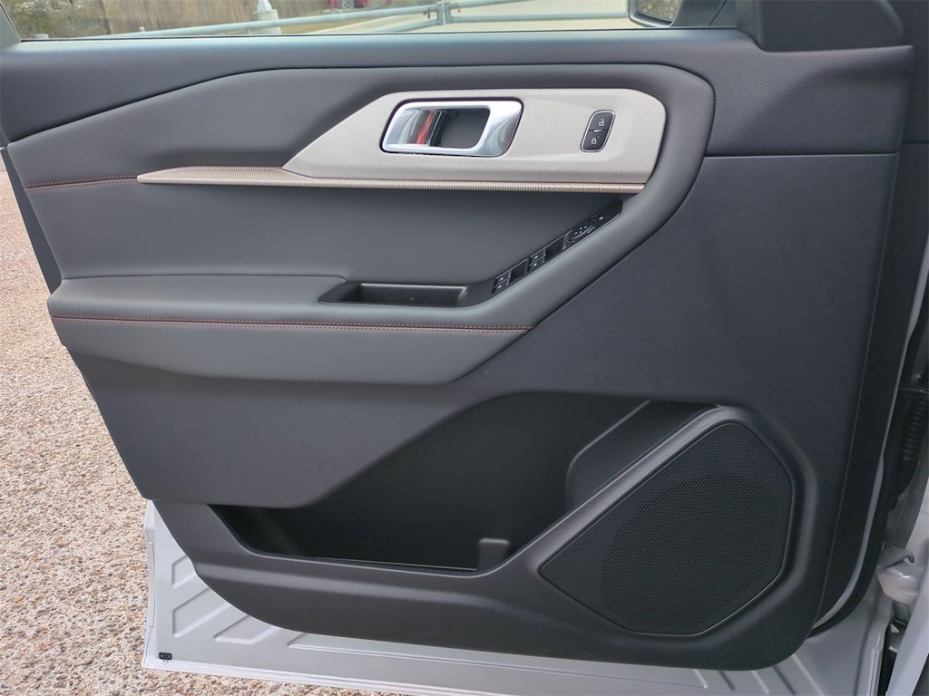 Thumbnail: 2025 Ford Explorer - 31