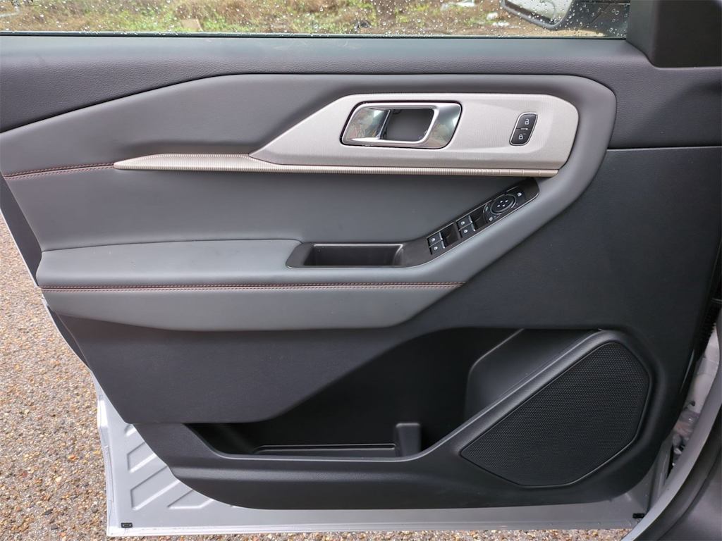 Thumbnail: 2025 Ford Explorer - 31