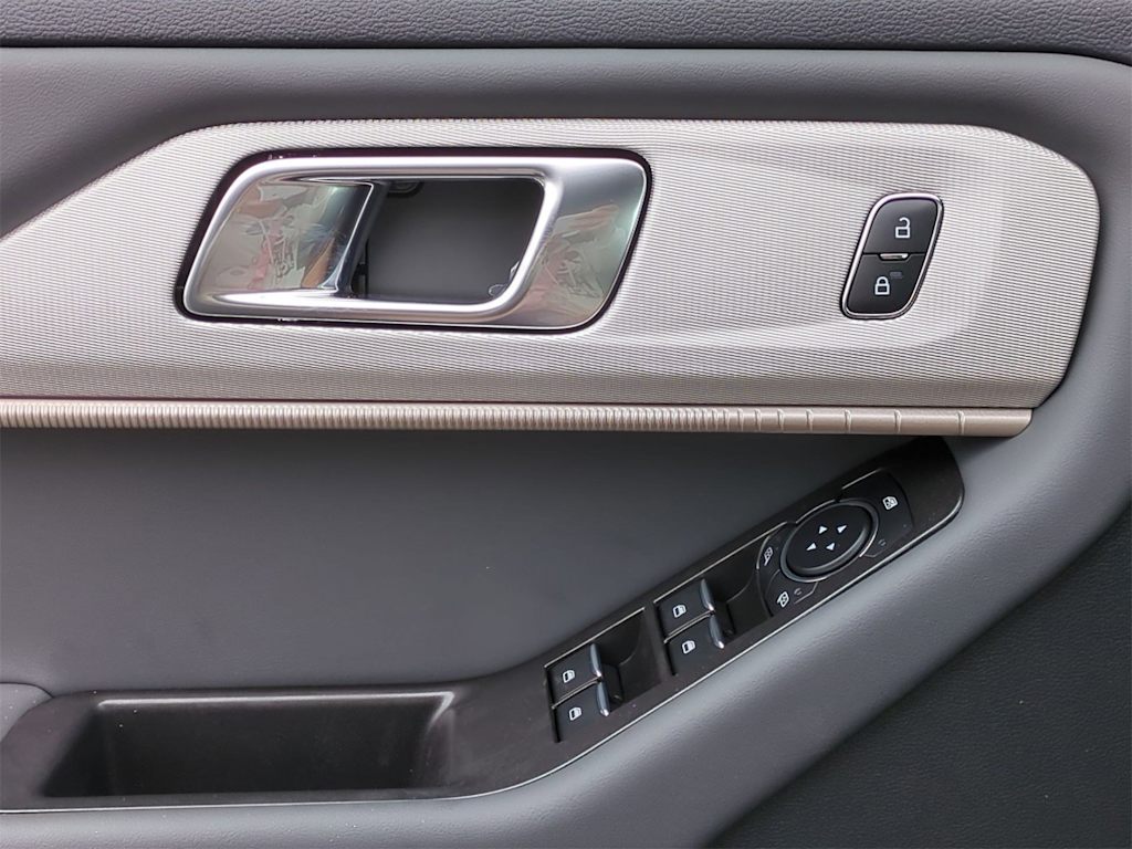 Thumbnail: 2025 Ford Explorer - 32