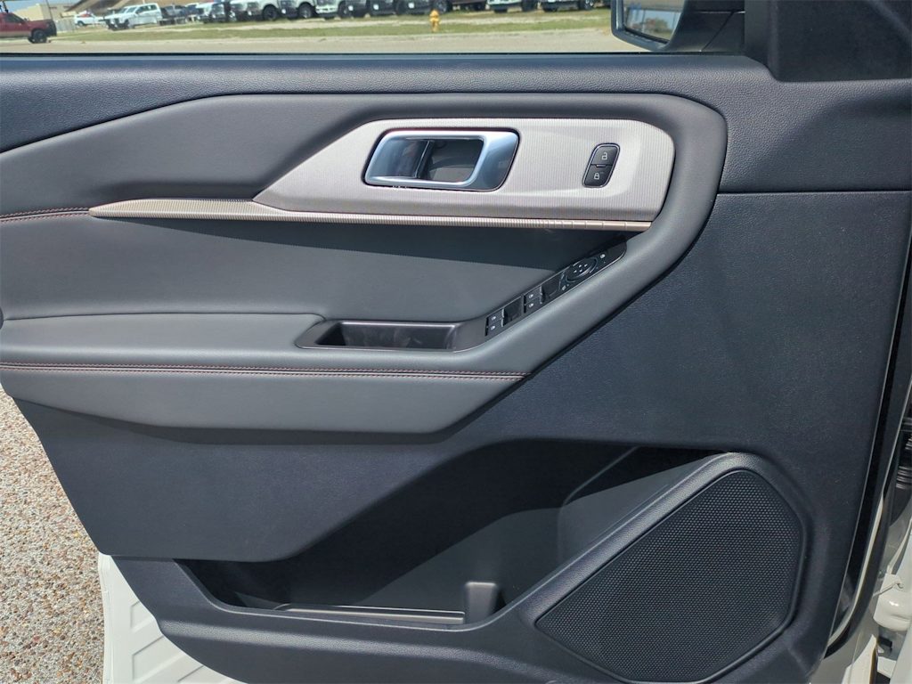 Thumbnail: 2025 Ford Explorer - 31