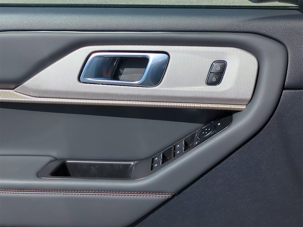 Thumbnail: 2025 Ford Explorer - 32