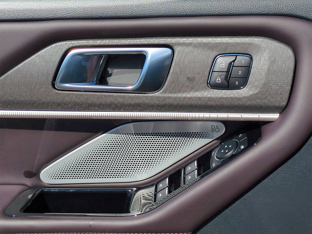 Thumbnail: 2025 Ford Explorer - 33