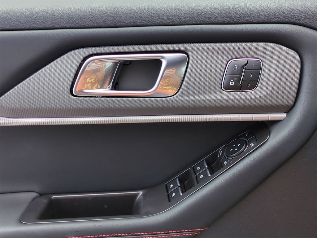 Thumbnail: 2025 Ford Explorer - 32