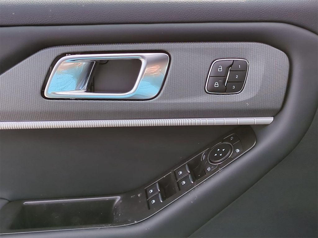 Thumbnail: 2025 Ford Explorer - 32