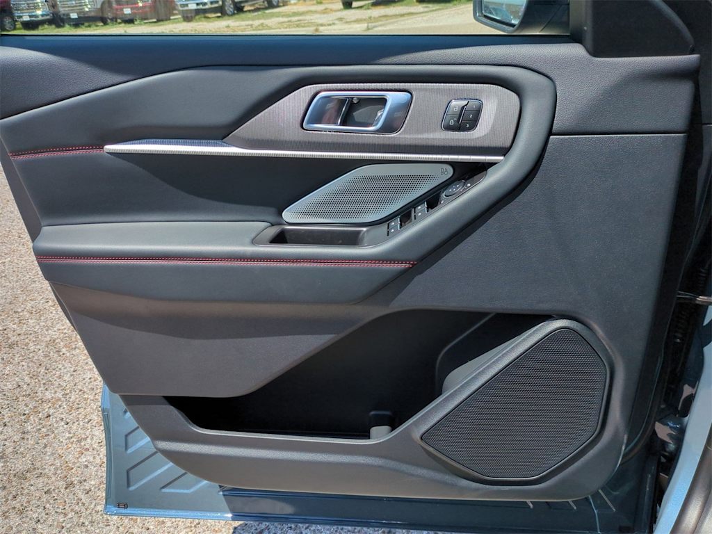 Thumbnail: 2025 Ford Explorer - 32