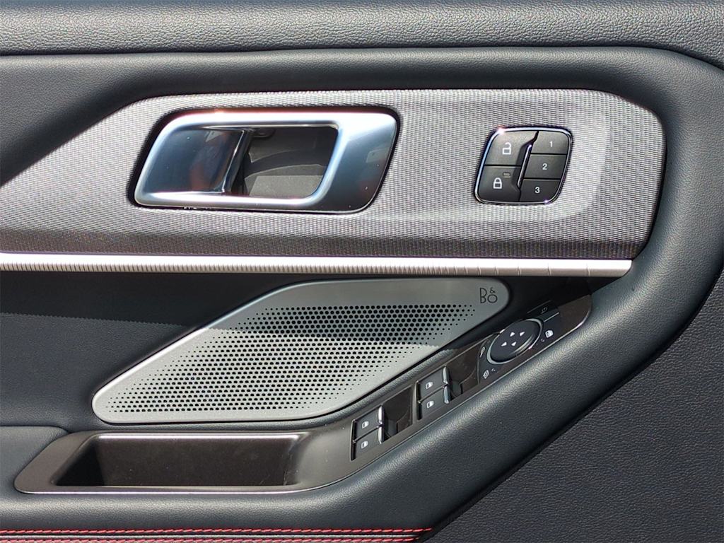 Thumbnail: 2025 Ford Explorer - 32