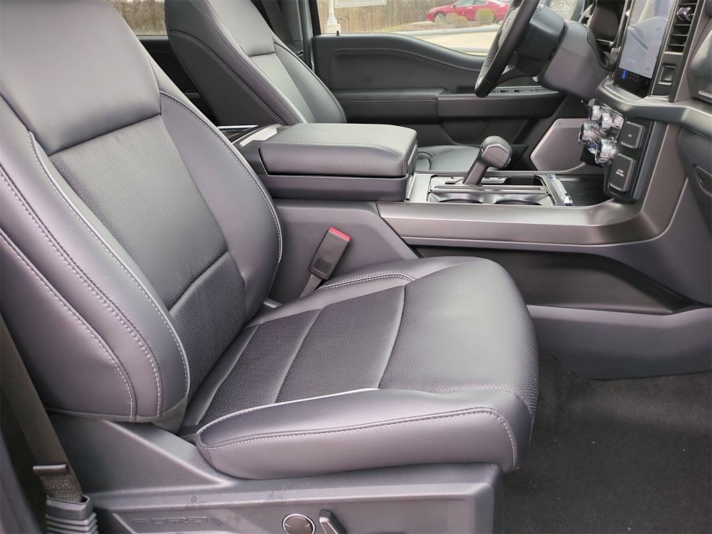 2025 Ford F-150 Lariat 11