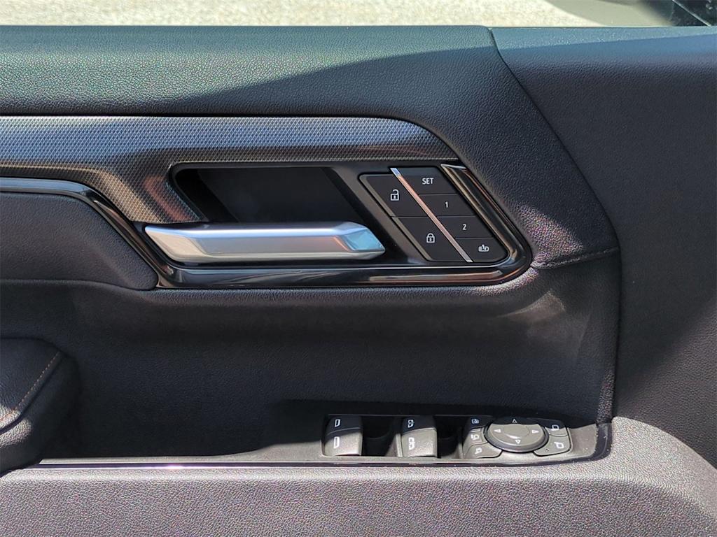 Thumbnail: 2025 GMC Sierra 2500 - 32