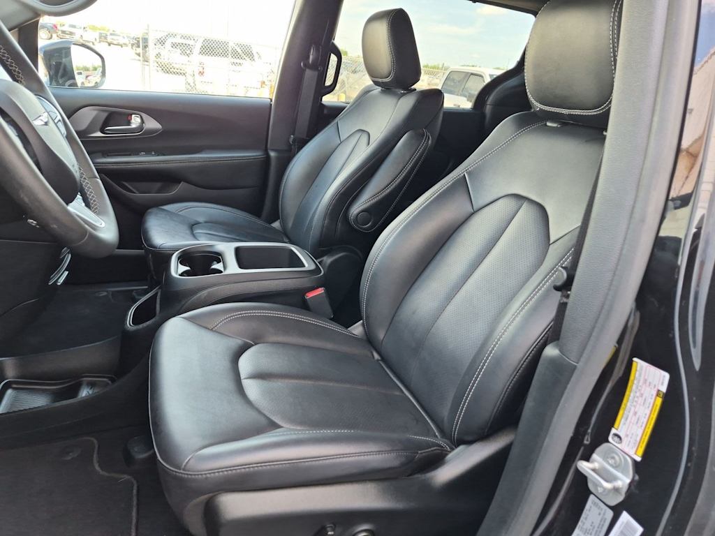 Thumbnail: 2025 Chrysler Pacifica - 9