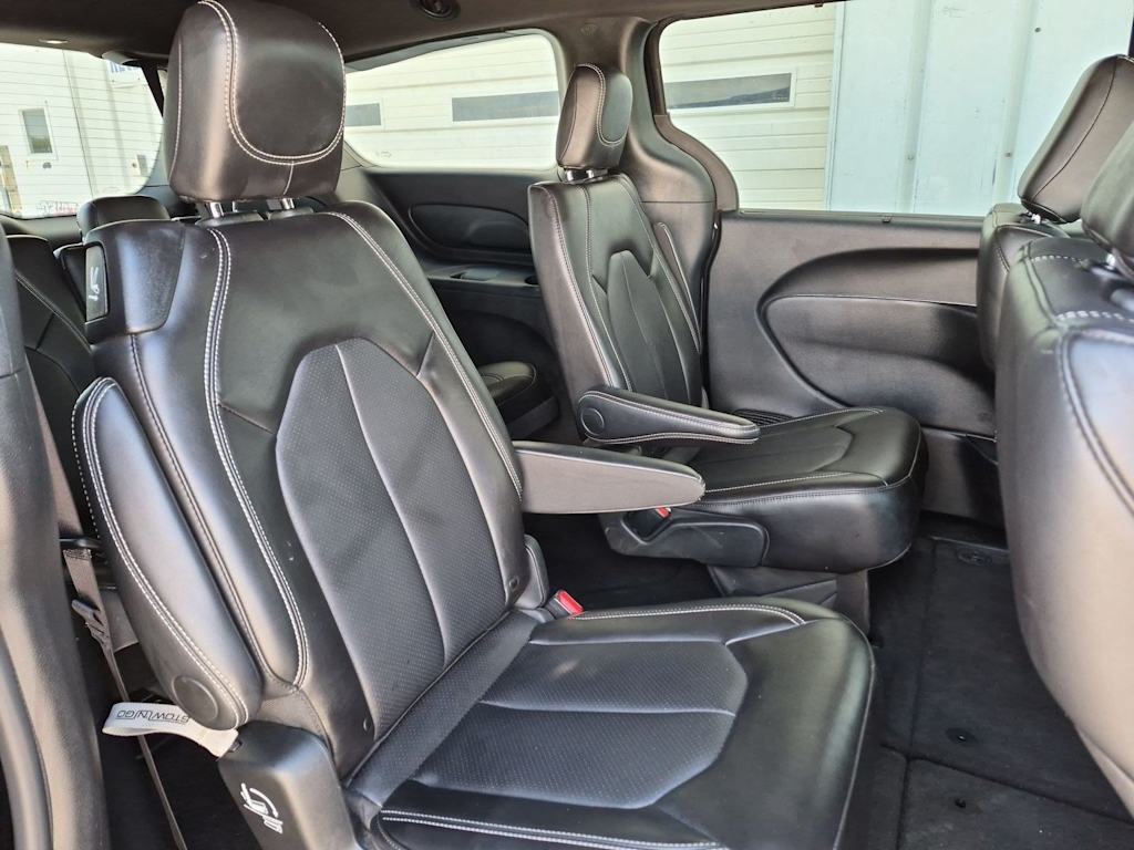 Thumbnail: 2025 Chrysler Pacifica - 10