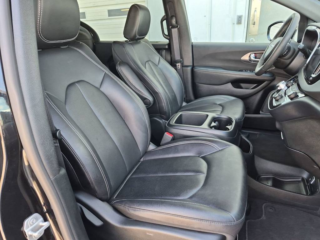 Thumbnail: 2025 Chrysler Pacifica - 29