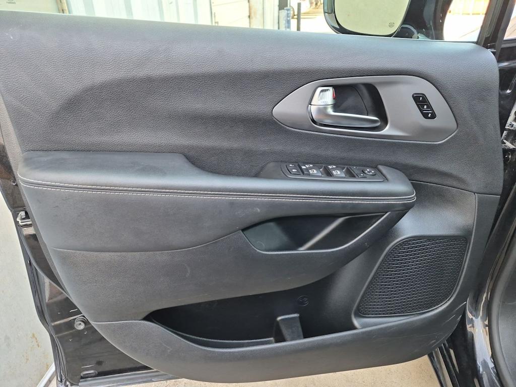 Thumbnail: 2025 Chrysler Pacifica - 27