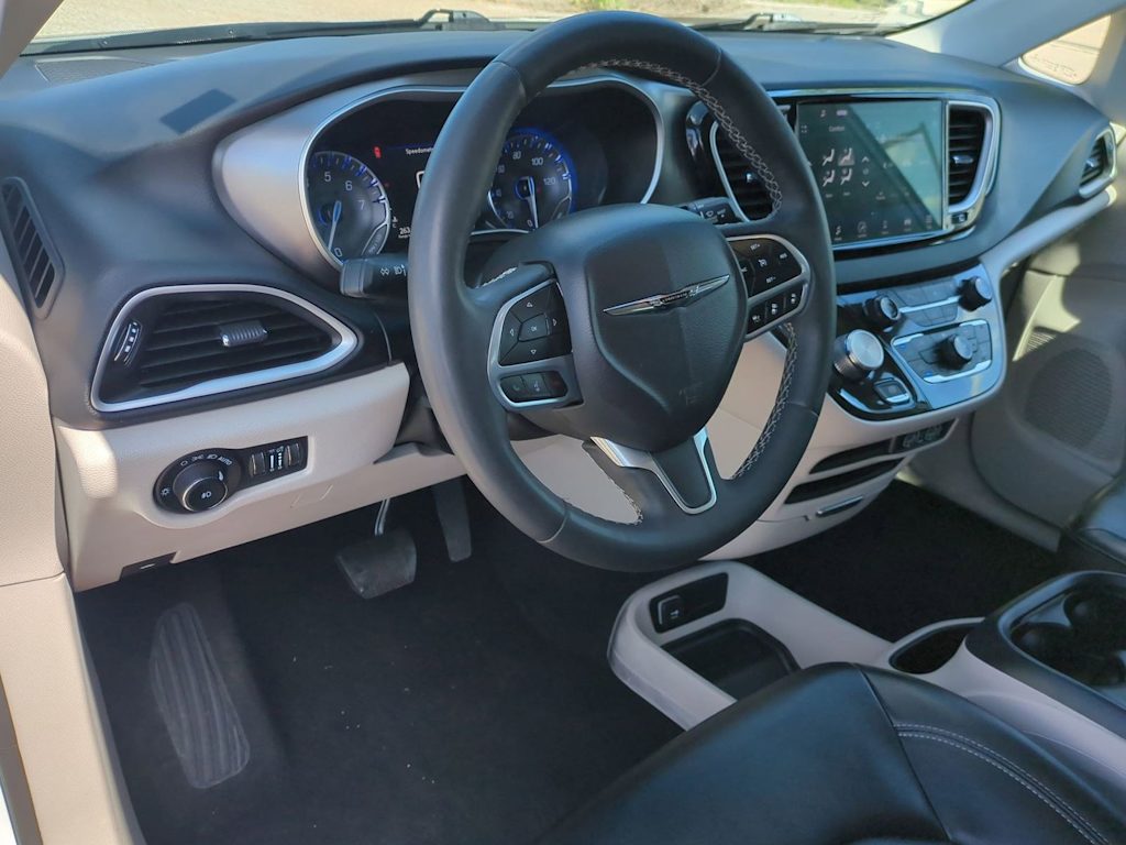 Thumbnail: 2023 Chrysler Pacifica - 2