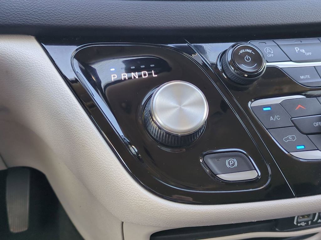 Thumbnail: 2023 Chrysler Pacifica - 24