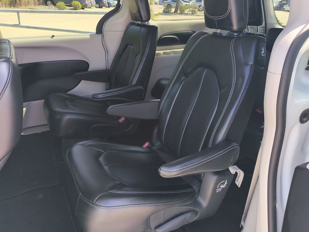 Thumbnail: 2023 Chrysler Pacifica - 12