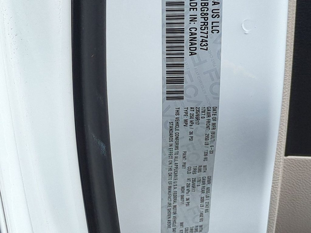 Thumbnail: 2023 Chrysler Pacifica - 17