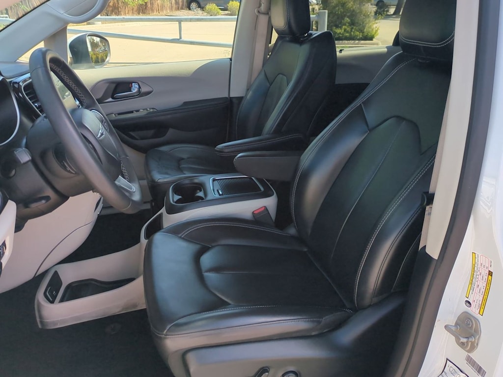 Thumbnail: 2023 Chrysler Pacifica - 10