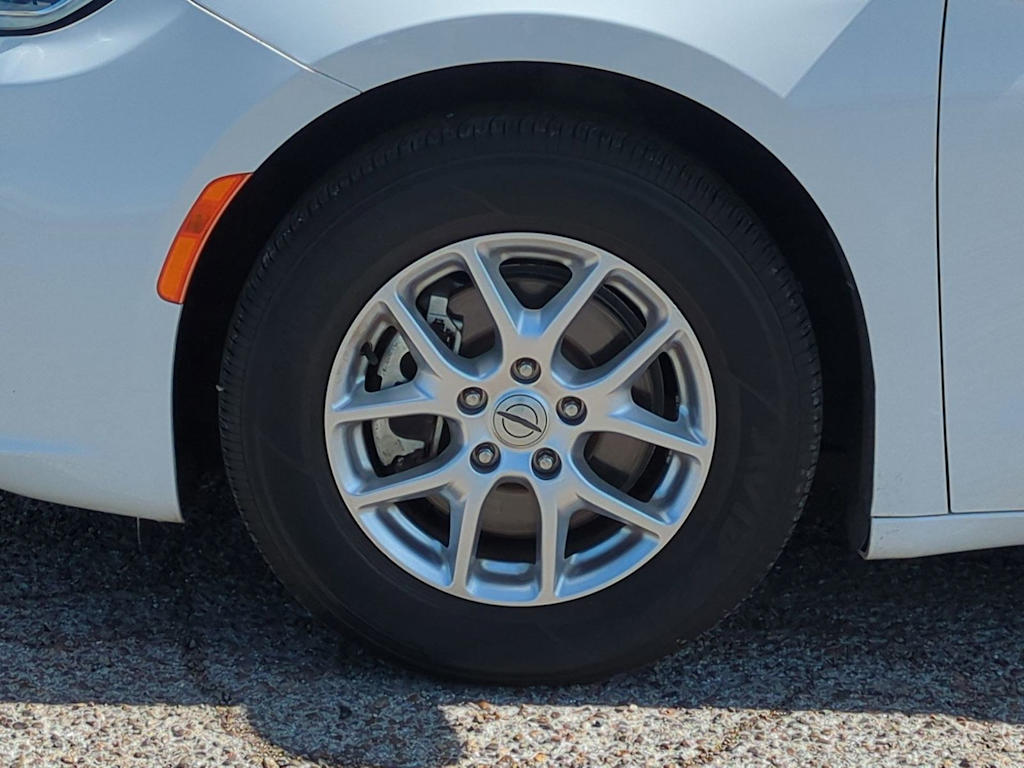 Thumbnail: 2023 Chrysler Pacifica - 7