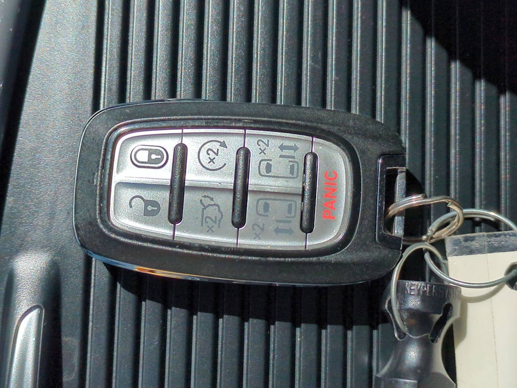 Thumbnail: 2023 Chrysler Pacifica - 32