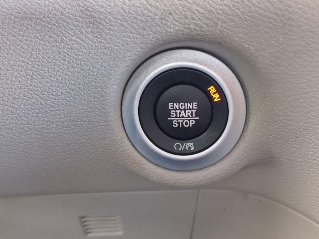 Thumbnail: 2023 Chrysler Pacifica - 25