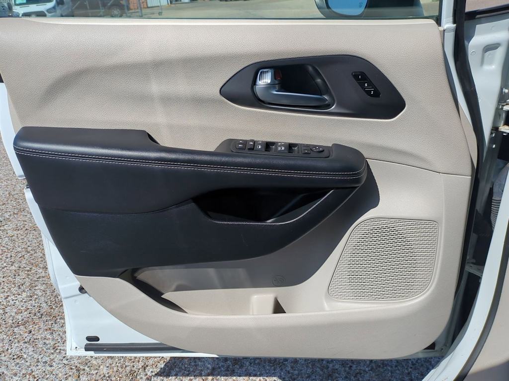 Thumbnail: 2023 Chrysler Pacifica - 28