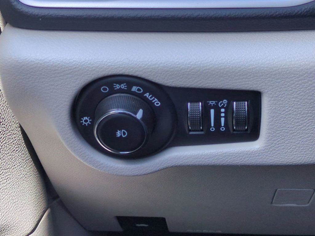 Thumbnail: 2023 Chrysler Pacifica - 26