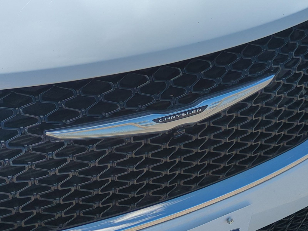 Thumbnail: 2023 Chrysler Pacifica - 6