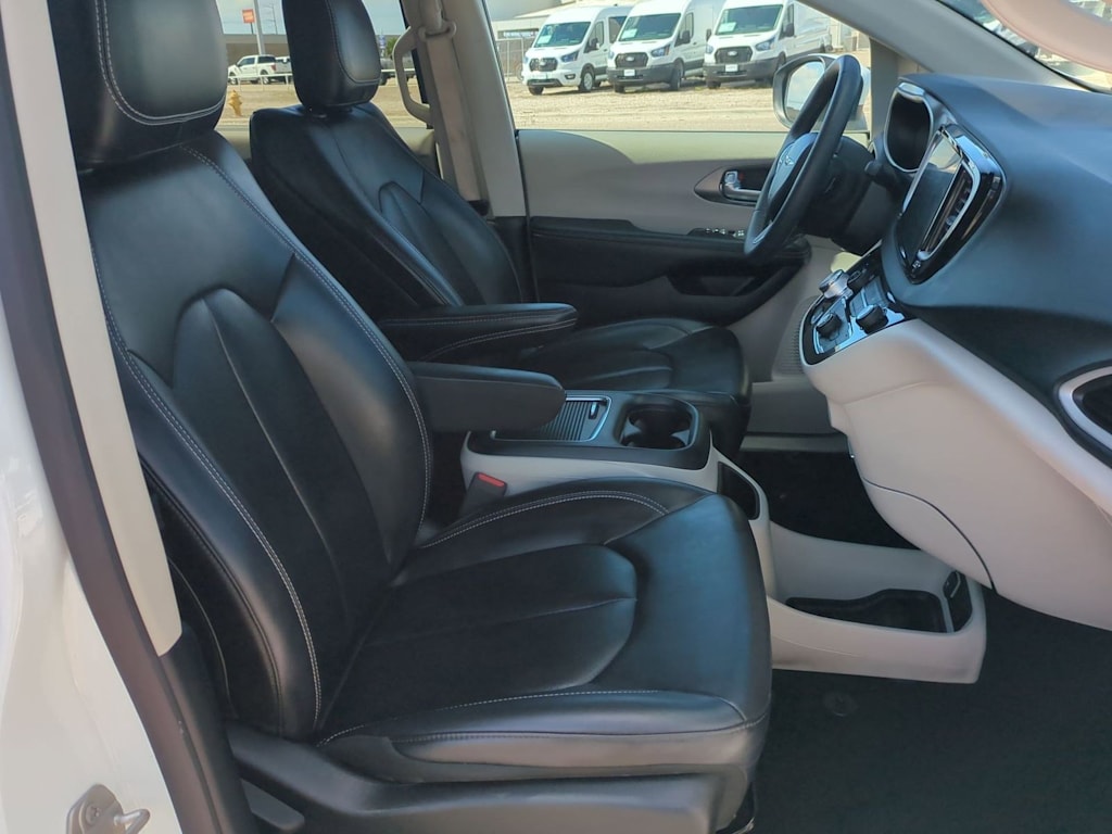 Thumbnail: 2023 Chrysler Pacifica - 11