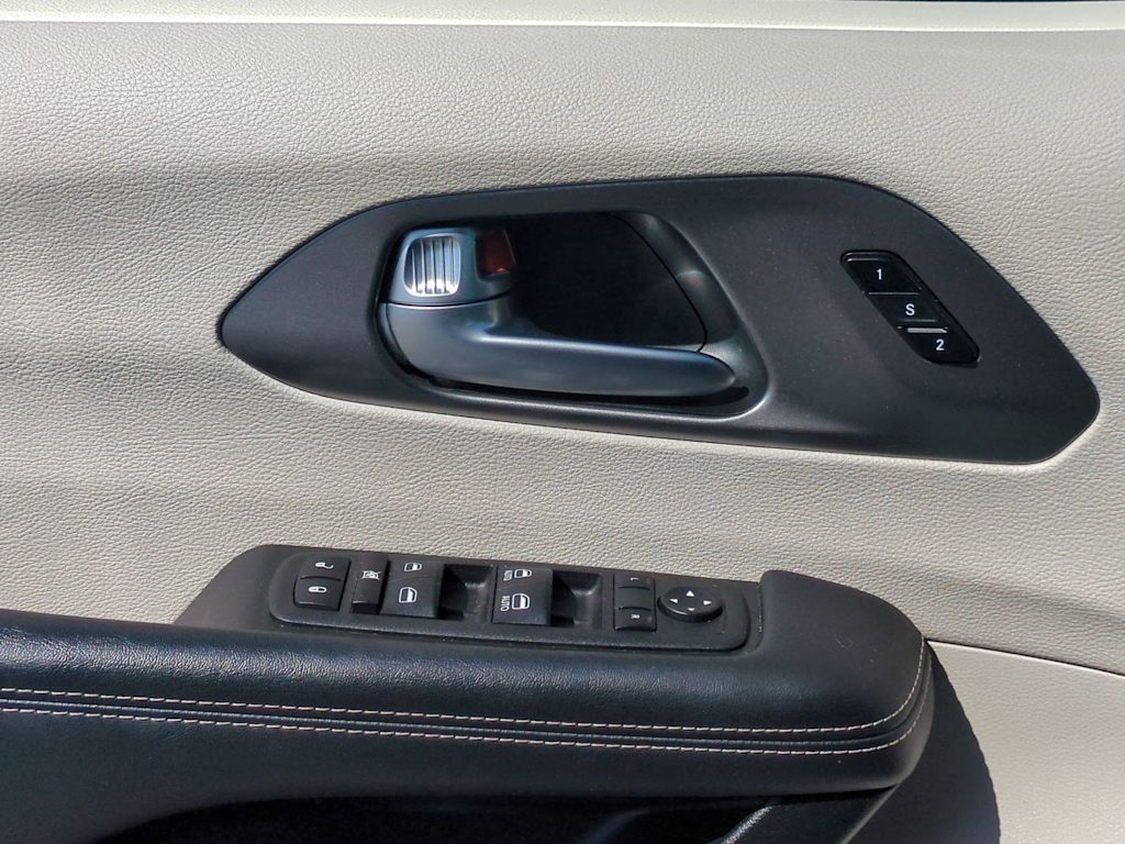 Thumbnail: 2023 Chrysler Pacifica - 29