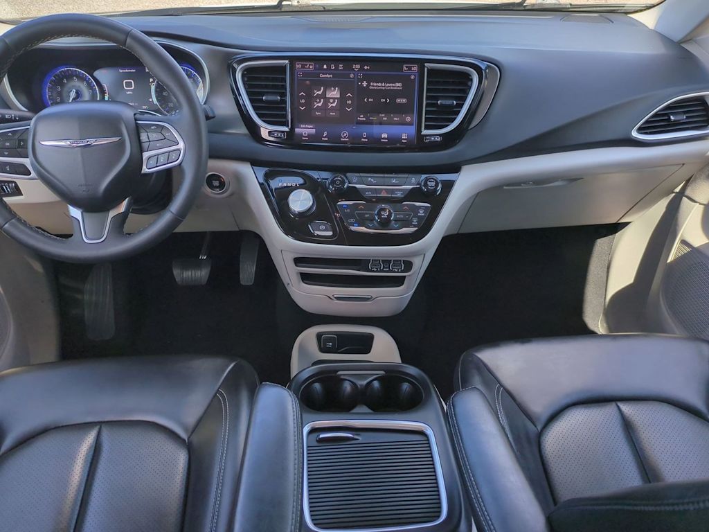 Thumbnail: 2023 Chrysler Pacifica - 9