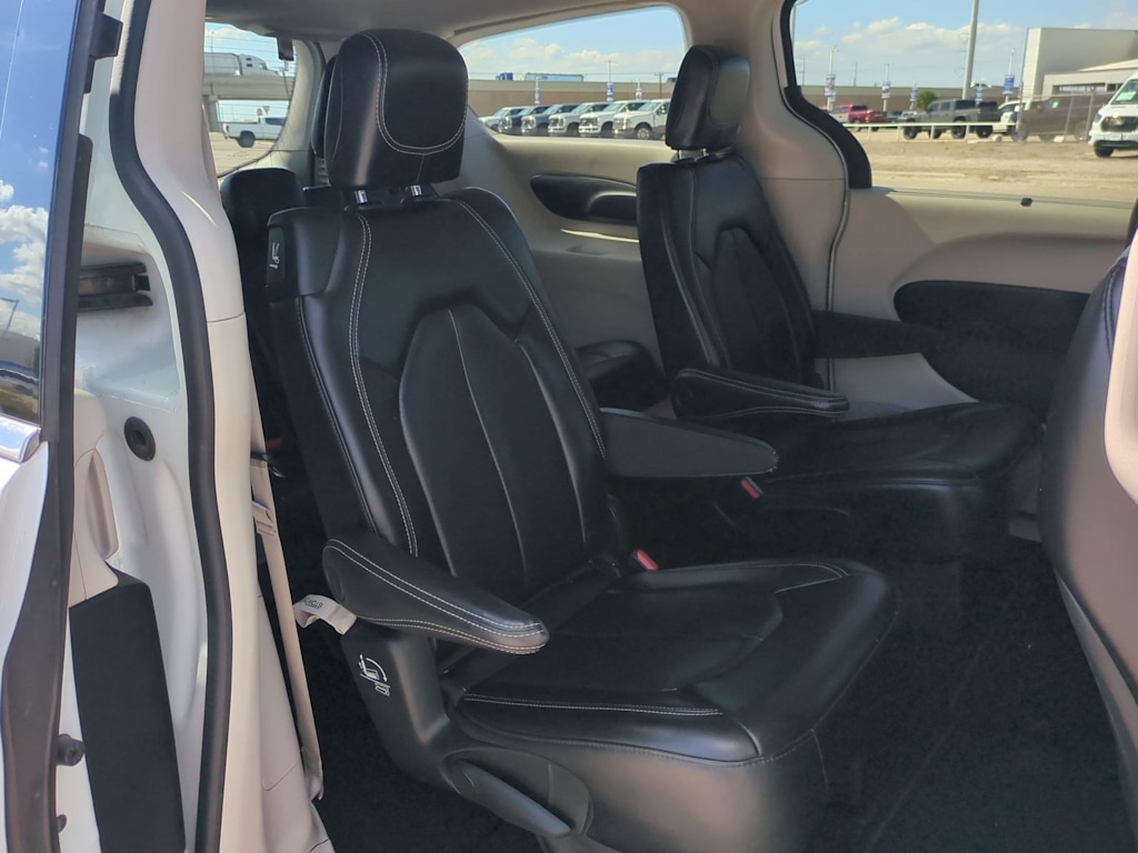 Thumbnail: 2023 Chrysler Pacifica - 30