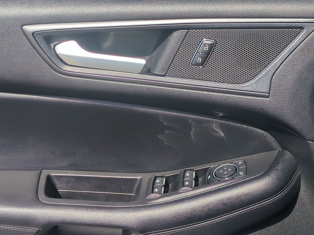 Thumbnail: 2023 Ford Edge - 31