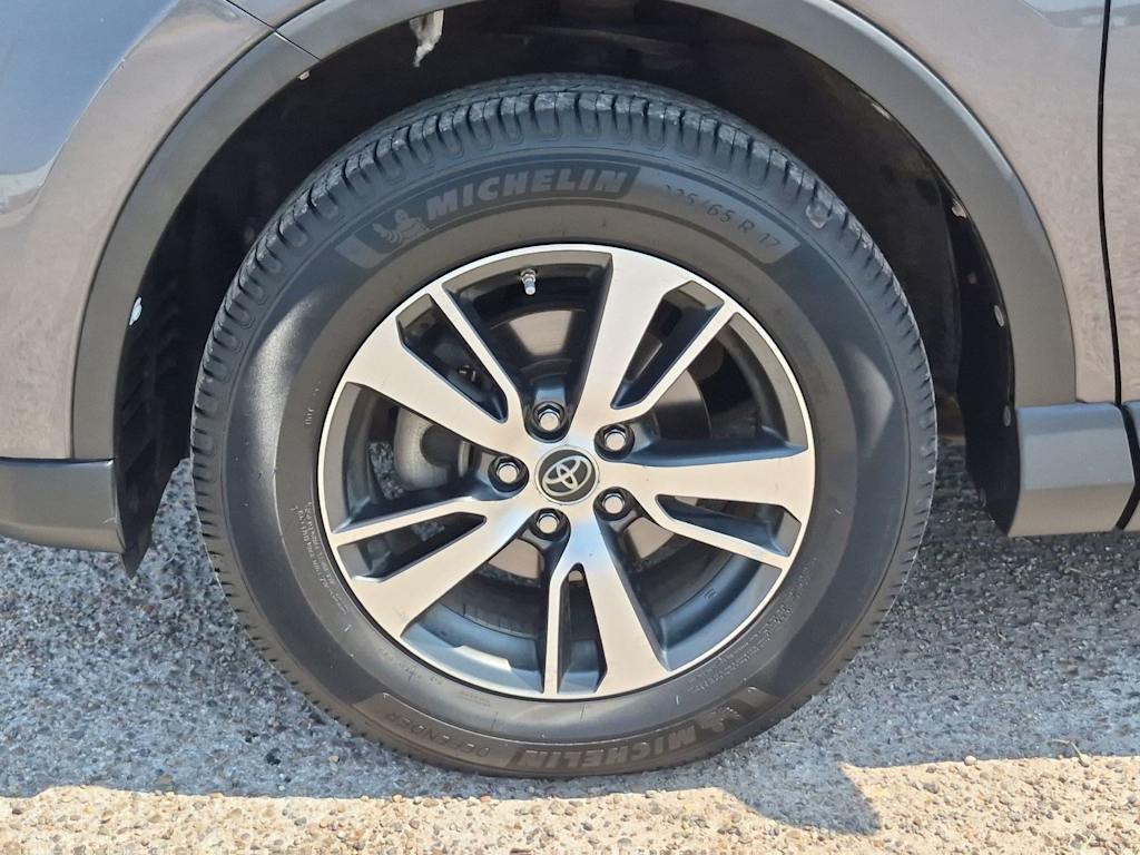 Thumbnail: 2017 Toyota RAV4 - 7