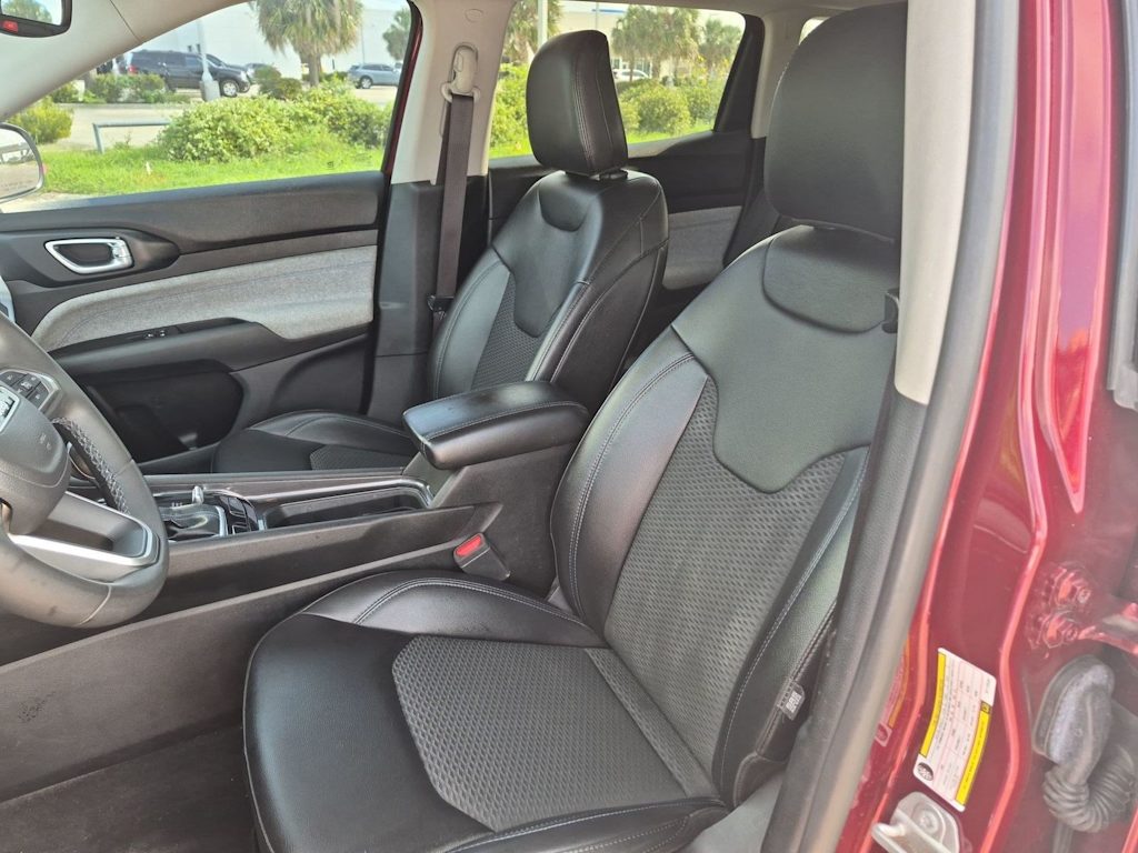 Thumbnail: 2022 Jeep Compass - 11