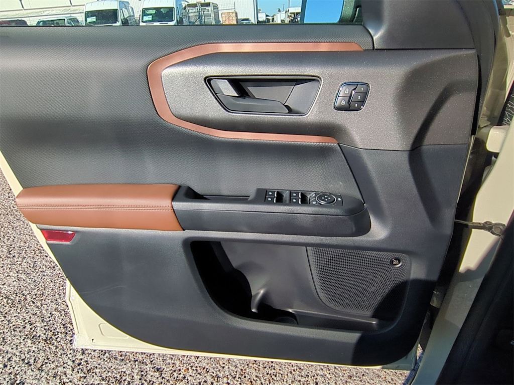 Thumbnail: 2025 Ford Bronco Sport - 31