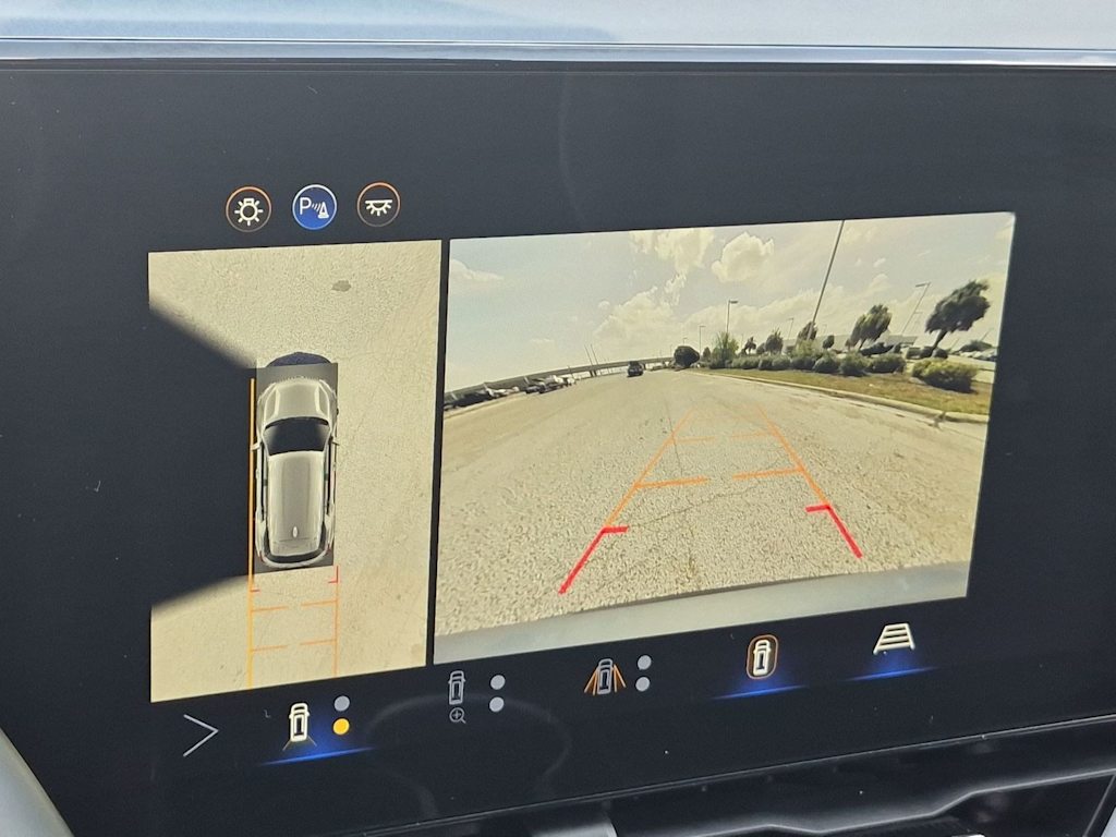 Thumbnail: 2025 Chevrolet Equinox - 25