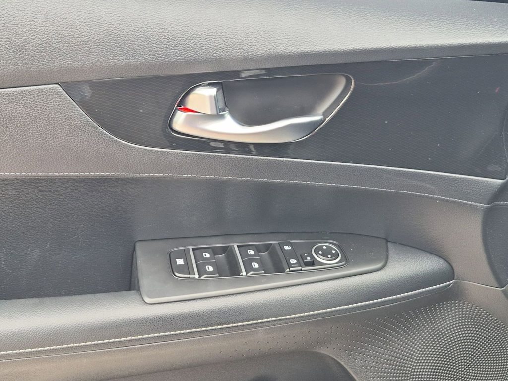 Thumbnail: 2024 Kia Forte - 31