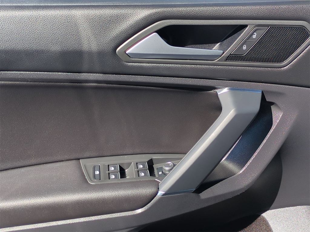 Thumbnail: 2020 Volkswagen Tiguan - 31