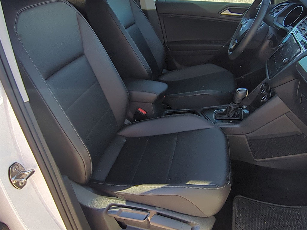 Thumbnail: 2020 Volkswagen Tiguan - 11