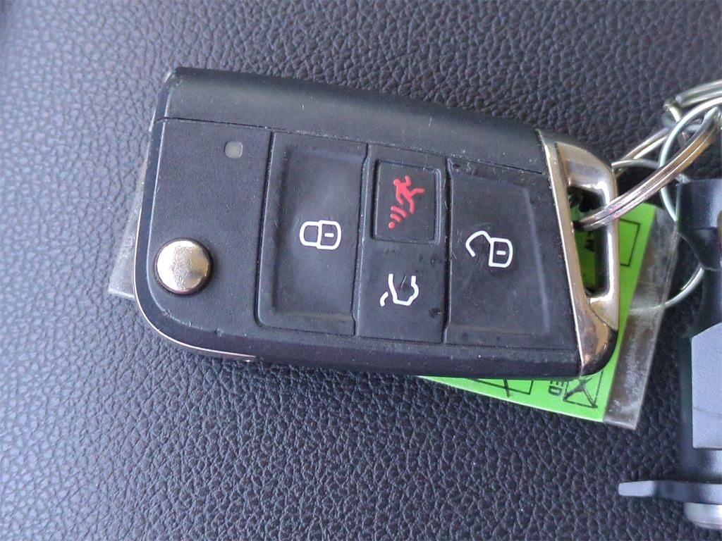 Thumbnail: 2020 Volkswagen Tiguan - 18