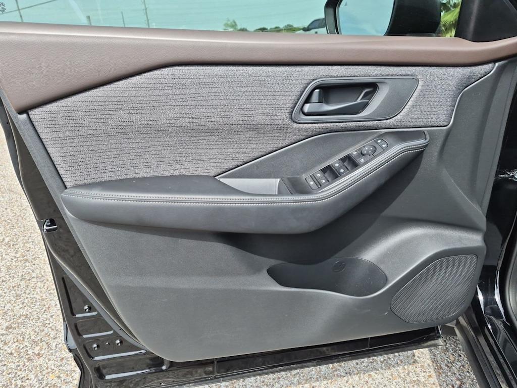 Thumbnail: 2021 Nissan Rogue - 30