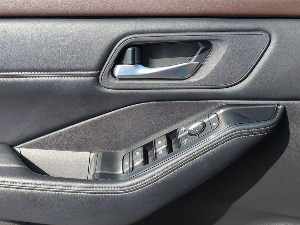 Thumbnail: 2023 Nissan Rogue - 32