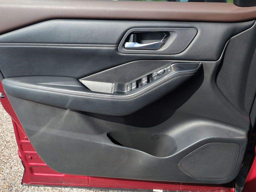 Thumbnail: 2023 Nissan Rogue - 31